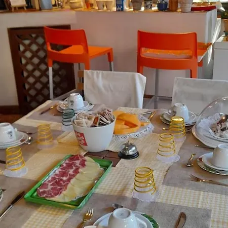 Mariella Pittorino - In Bed & Breakfast Leni